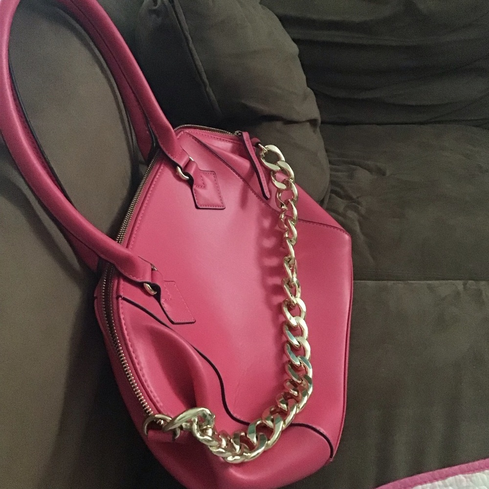 WORTHINGTON - hand Bag, footed, W/chain, really cute, new w/flaw Pink